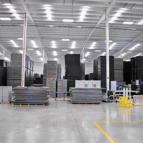 Láminas de crosslink apiladas en la fábrica